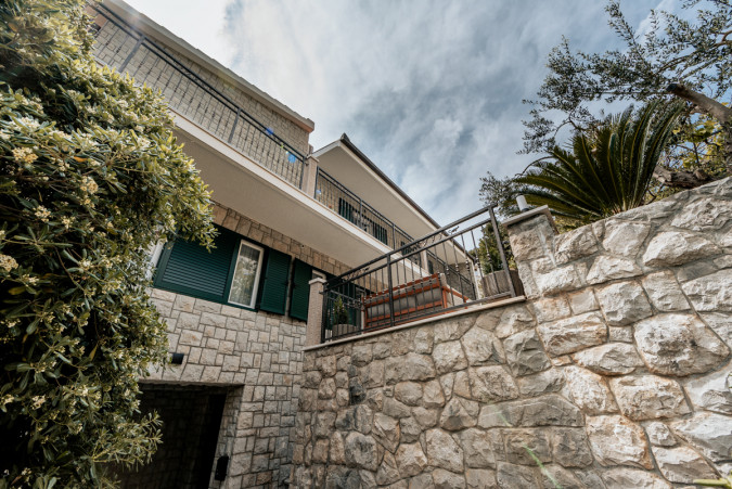 Traditionelle dalmatinische &Auml;u&szlig;ere; "Stein und Olive", Villa AMore Brela Brela