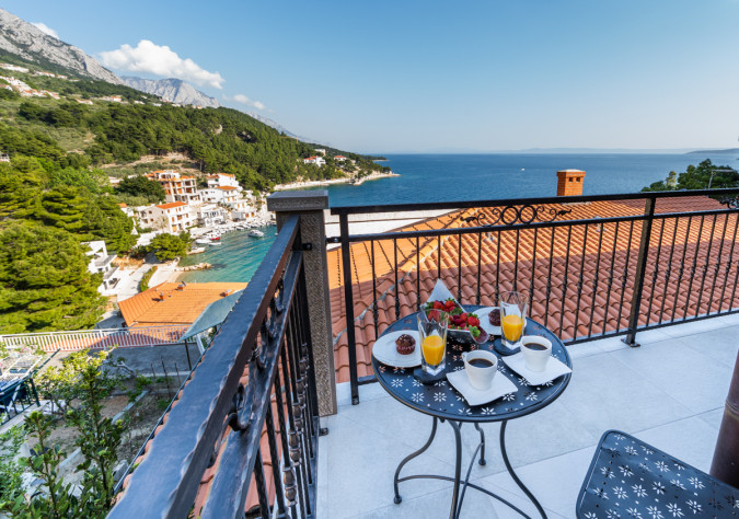 Traditionelle dalmatinische &Auml;u&szlig;ere; "Stein und Olive", Villa AMore Brela Brela