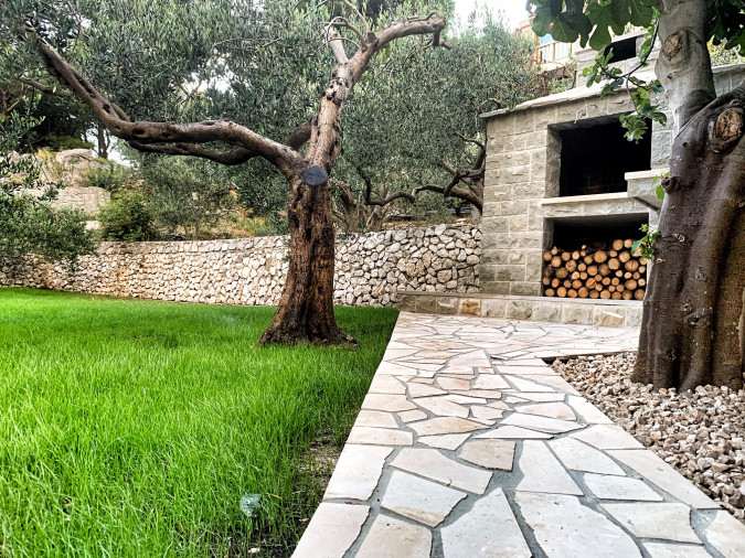 Traditionelle dalmatinische &Auml;u&szlig;ere; "Stein und Olive", Villa AMore Brela Brela